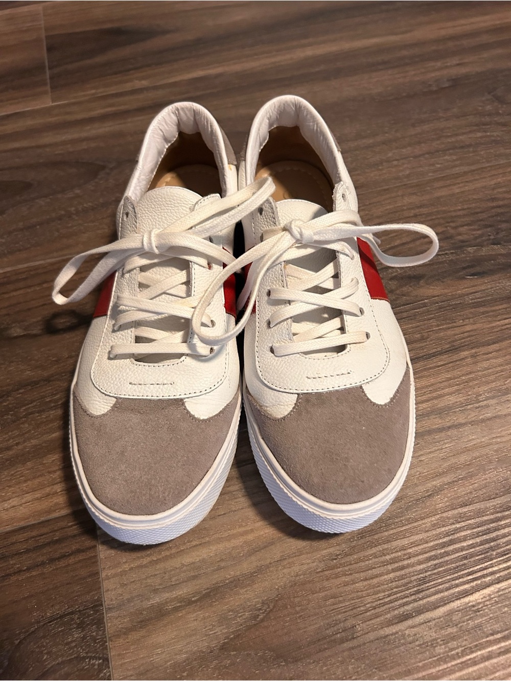 Kaanas White, Gray & Red Low-Top Athletic Sneakers